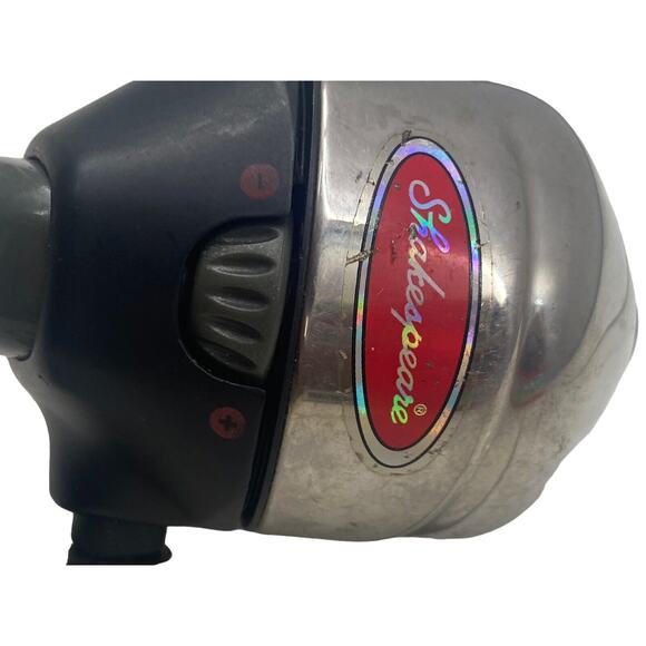 Shakespeare Spincasting Fishing Reel Silver Black and Red Works Great - Picture 3 of 9